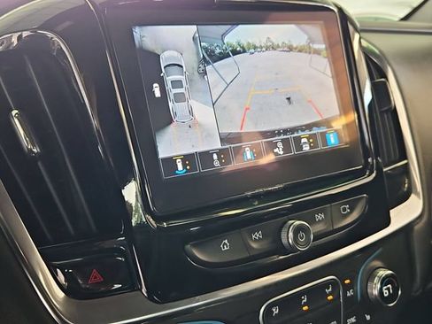 Used 2023 Chevrolet Traverse RS FWD image 17