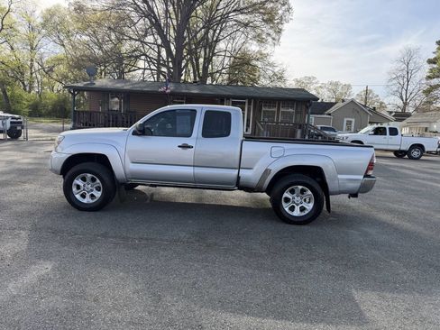Used 2012 Toyota Tacoma PreRunner w/ SR5 Pkg image 2