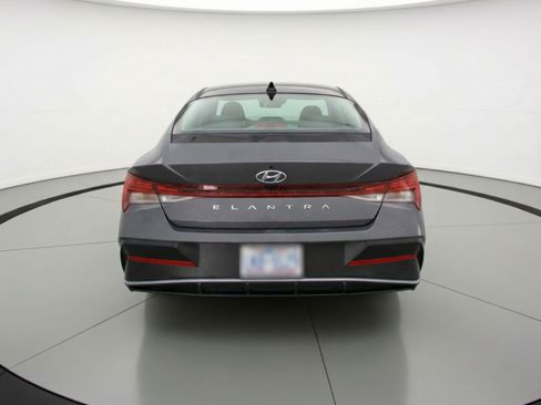 Used 2025 Hyundai Elantra SEL image 7