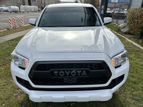 Used 2022 Toyota Tacoma SR image 13