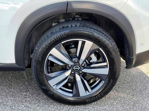 Used 2023 Nissan Rogue SL w/ SL Premium Package image 11