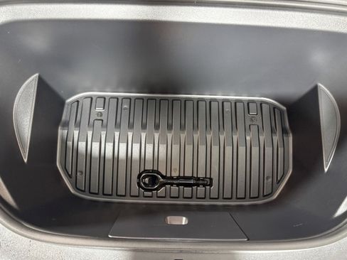 Used 2025 Tesla Model Y Long Range AWD/4WD image 28