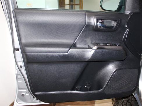 Used 2019 Toyota Tacoma TRD Sport RWD image 29