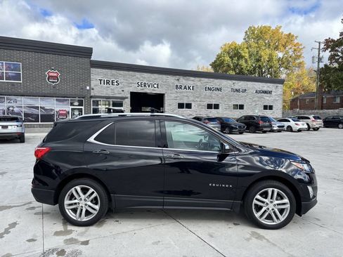 Used 2018 Chevrolet Equinox Premier image 2