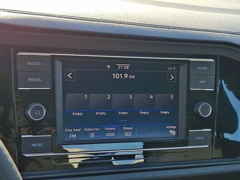 Used 2024 Volkswagen Jetta Sport image 16