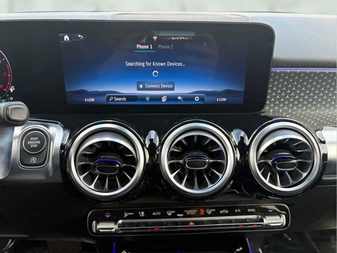 Used 2025 Mercedes-Benz GLB 250 4MATIC image 17