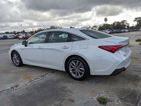 Used 2019 Toyota Avalon XLE image 6