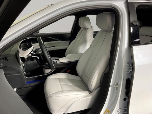 New 2026 Cadillac Lyriq Luxury AWD/4WD image 19