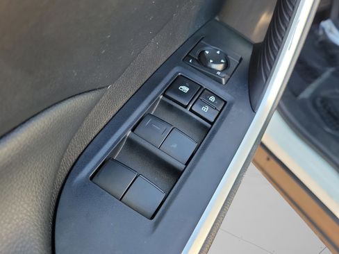 Used 2021 Toyota RAV4 LE image 18