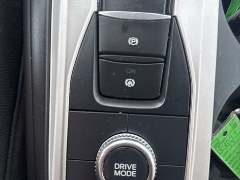Used 2023 Ford Explorer XLT AWD/4WD image 30