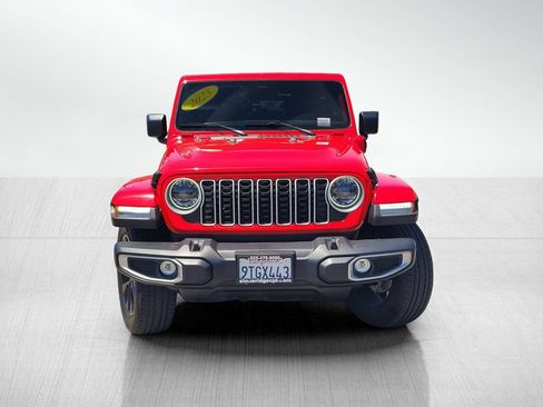 Used 2025 Jeep Wrangler Unlimited Sahara AWD/4WD image 2