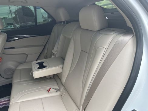 Used 2023 Buick Envision Essence image 9