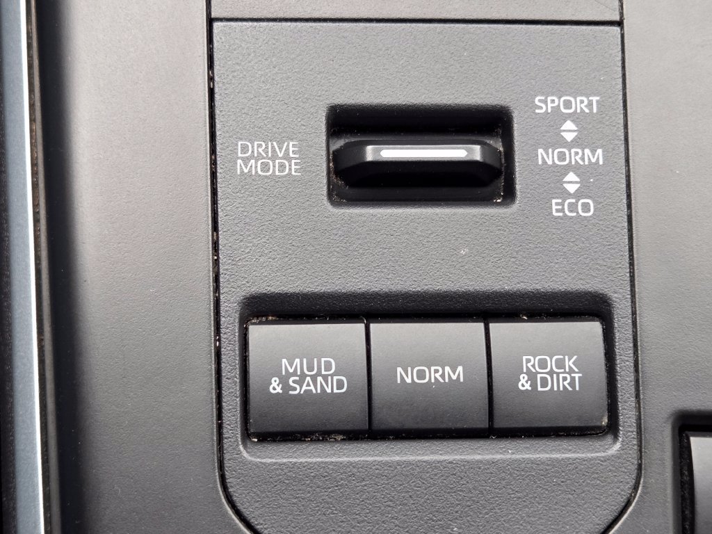 Used 2021 Toyota Highlander XLE AWD/4WD image 11
