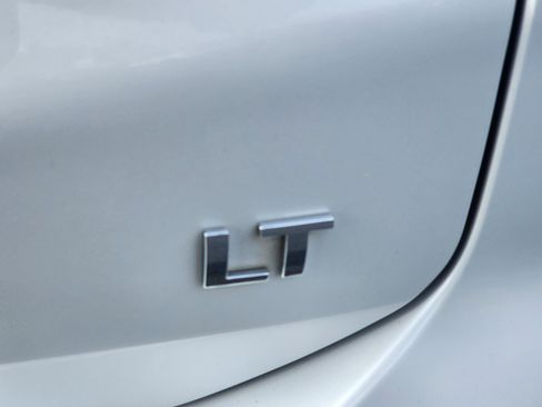 Used 2018 Chevrolet Equinox LT image 12