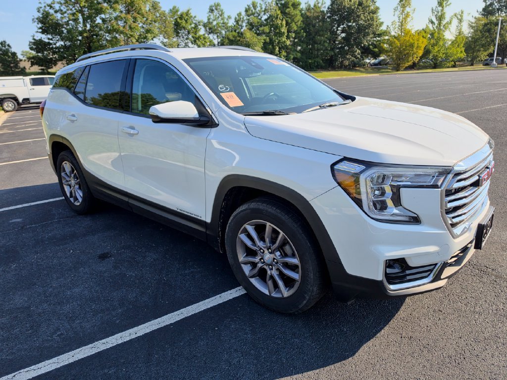 Used 2023 GMC Terrain SLT w/ LPO, Floor Liner Package AWD/4WD image 8