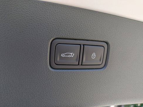 Used 2025 Genesis GV80 3.5T e-SC AWD/4WD image 17