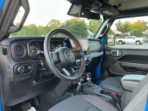 Used 2024 Jeep Wrangler Unlimited Rubicon AWD/4WD image 16