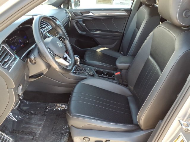 Used 2024 Volkswagen Tiguan SE R-Line AWD/4WD image 14
