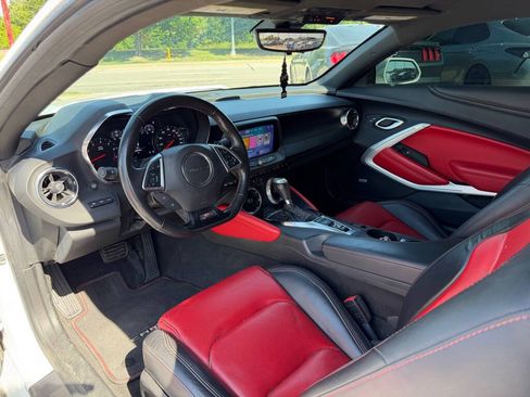 Used 2021 Chevrolet Camaro SS RWD image 9