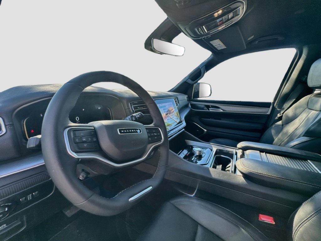 Used 2025 Jeep Wagoneer L Series II w/ 8-pass Seating Package AWD/4WD image 9