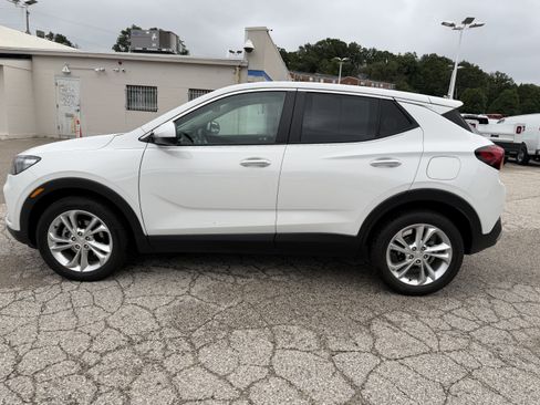 Used 2023 Buick Encore GX Preferred w/ Cold Weather Comfort Package FWD image 4