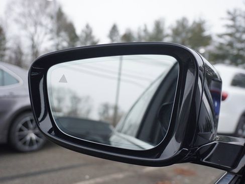 Used 2023 BMW 540i xDrive w/ Premium Package image 49