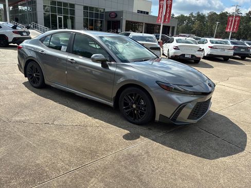 New 2026 Toyota Camry SE FWD image 9