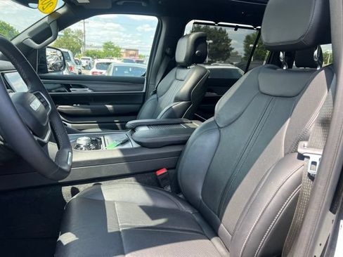 Used 2023 Jeep Wagoneer L Series III w/ Premium Group I AWD/4WD image 26