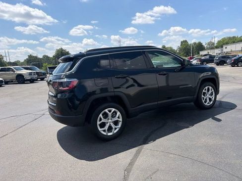 Used 2024 Jeep Compass Latitude AWD/4WD image 7