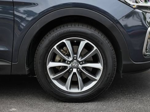 Used 2019 Hyundai Santa Fe XL SE w/ SE Premium Package 02 FWD image 5