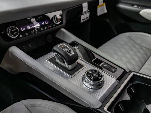 New 2025 Mitsubishi Outlander SEL image 14