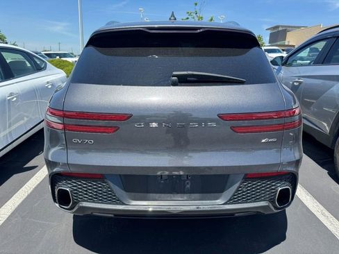Used 2022 Genesis GV70 2.5T w/ Select Package AWD/4WD image 3