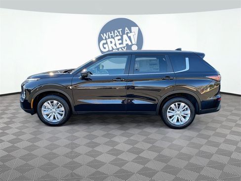 New 2026 Mitsubishi Outlander ES image 4