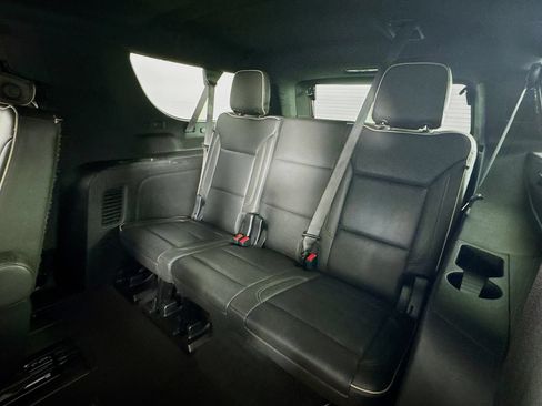 Used 2023 GMC Yukon XL SLT AWD/4WD image 19