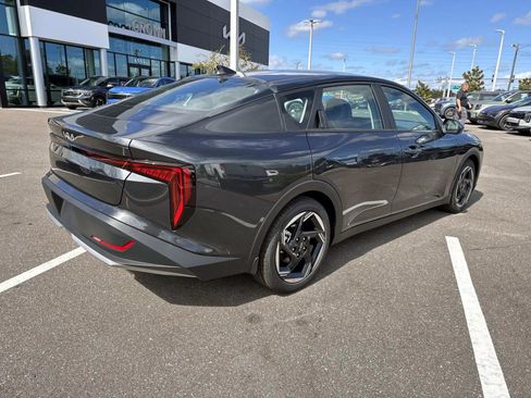 New 2025 Kia K4 EX image 5
