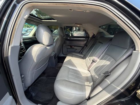 Used 2005 Chrysler 300 C w/ Sound Group II RWD image 12