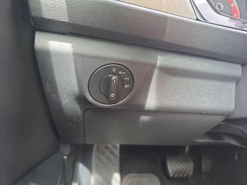 Used 2019 Volkswagen Jetta SE w/ Cold Weather Package image 23