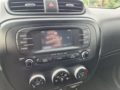 Used 2016 Kia Soul + FWD image 16