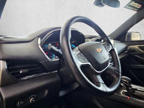 Used 2023 Chevrolet Traverse LT FWD image 9