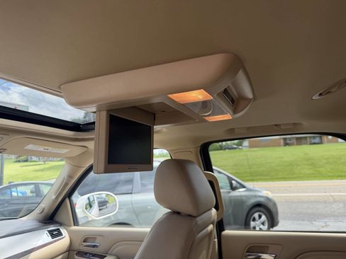 Used 2013 Cadillac Escalade Luxury AWD/4WD image 18
