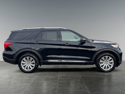 Used 2022 Ford Explorer Limited w/ Equipment Group 301A AWD/4WD image 11