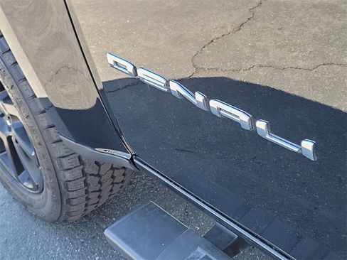 Used 2022 GMC Canyon Denali w/ Denali Black Edition Package image 30