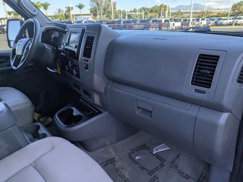 Used 2019 Nissan NV 3500 SL image 18