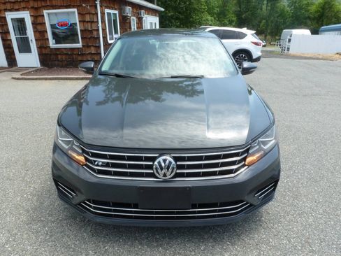 Used 2017 Volkswagen Passat 1.8T R-Line FWD image 2