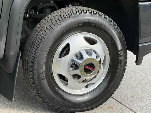 Used 2023 GMC Sierra 3500 Denali image 21