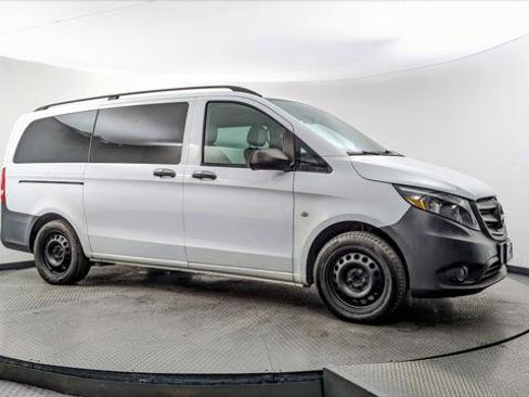 Used 2016 Mercedes-Benz Metris Passenger image 11