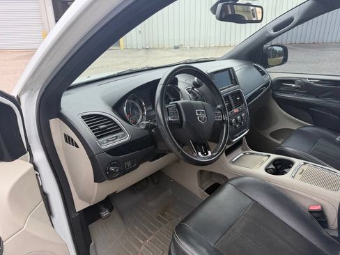 Used 2019 Dodge Grand Caravan SXT FWD image 9