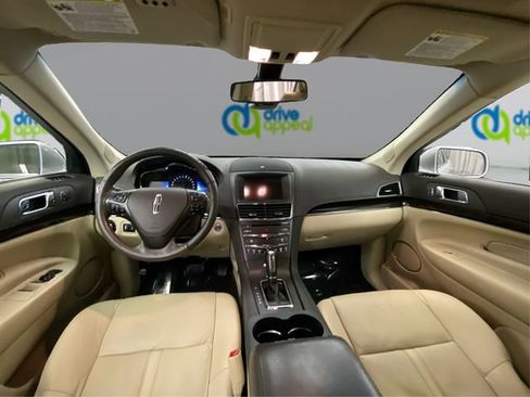 Used 2019 Lincoln MKT AWD image 29