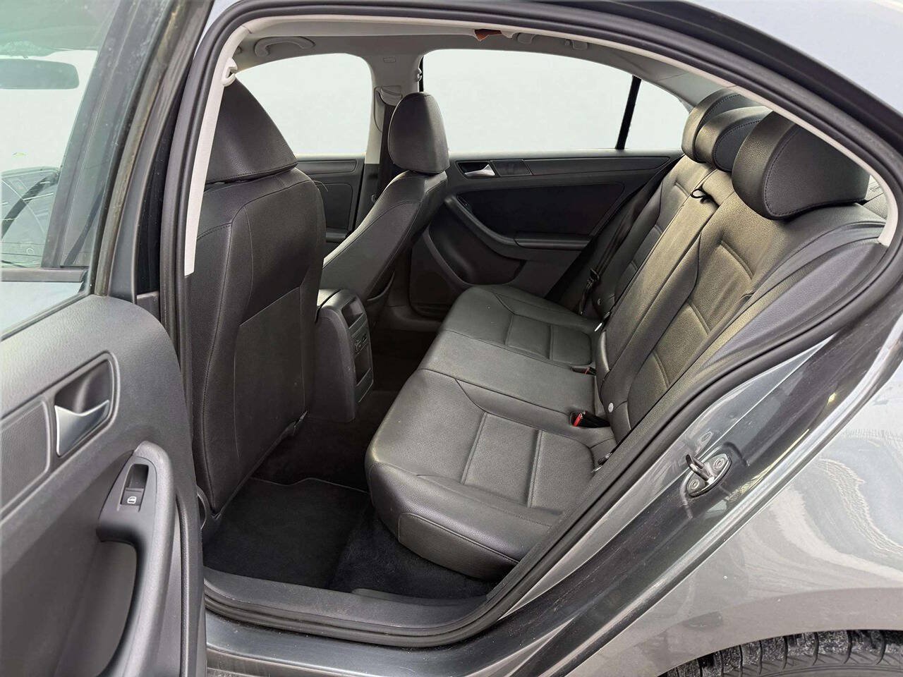 Used 2012 Volkswagen Jetta SE FWD image 11