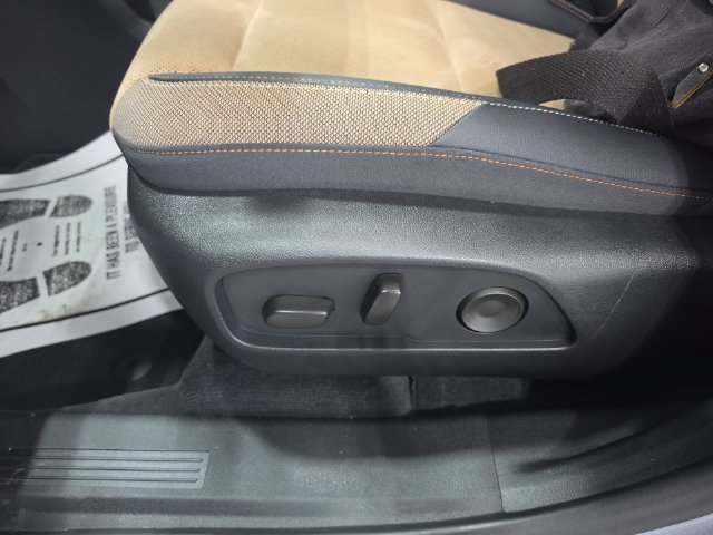 Used 2025 Chevrolet Equinox ACTIV w/ Safety and Technology Package AWD/4WD image 23